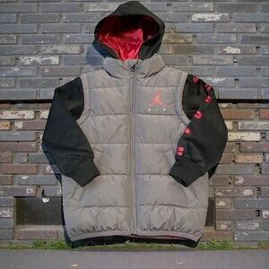 Air Jordan Gray Puffer Vest Jacket Hooded Full Zip Jumpman Graphic NWOT Size 4